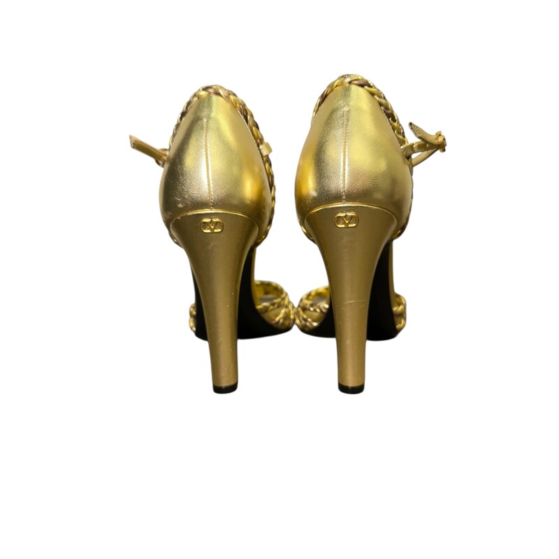 Valentino Hi Dolly Leather Gold Heels<br />
<br />
Size: 39.5<br />
<br />
In very good condition. Light scuffs to the leather on backs.<br />
<br />
Does not come with the original dust bag oro box.