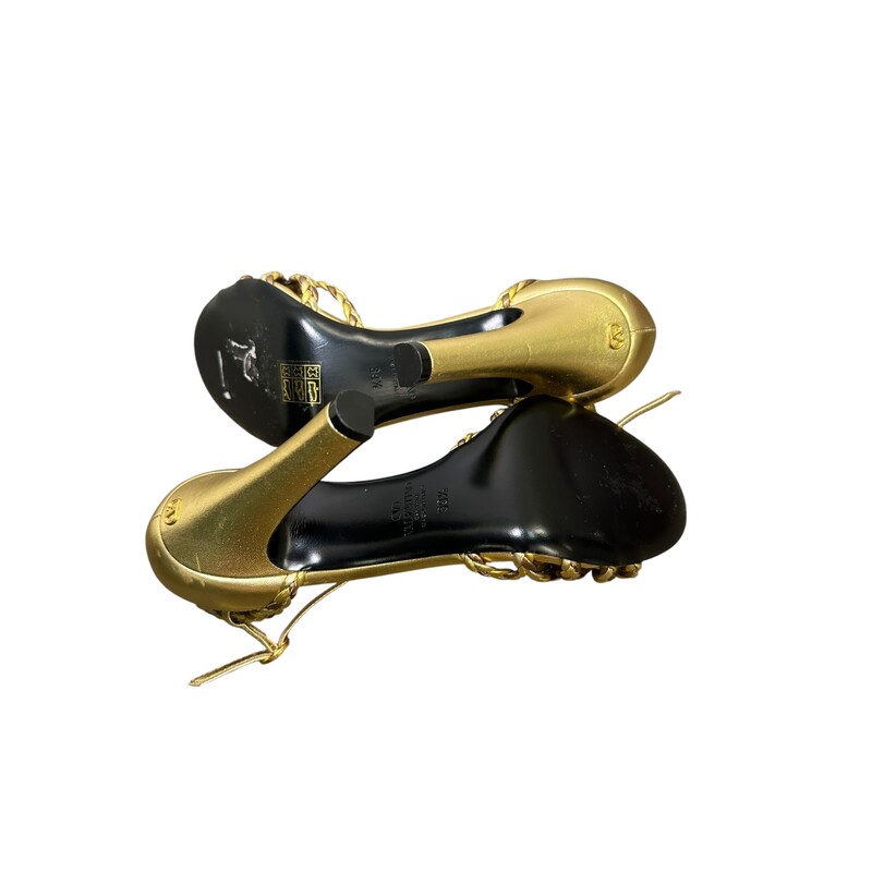 Valentino Hi Dolly Leather Gold Heels<br />
<br />
Size: 39.5<br />
<br />
In very good condition. Light scuffs to the leather on backs.<br />
<br />
Does not come with the original dust bag oro box.