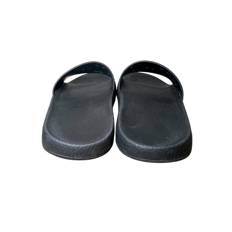 Gucci Black Rubber GG Slides<br />
<br />
Style Code: 573922 160<br />
<br />
in very good condition. Some scuffs on the rubber<br />
<br />
Does not come with the original dust bag or box.
