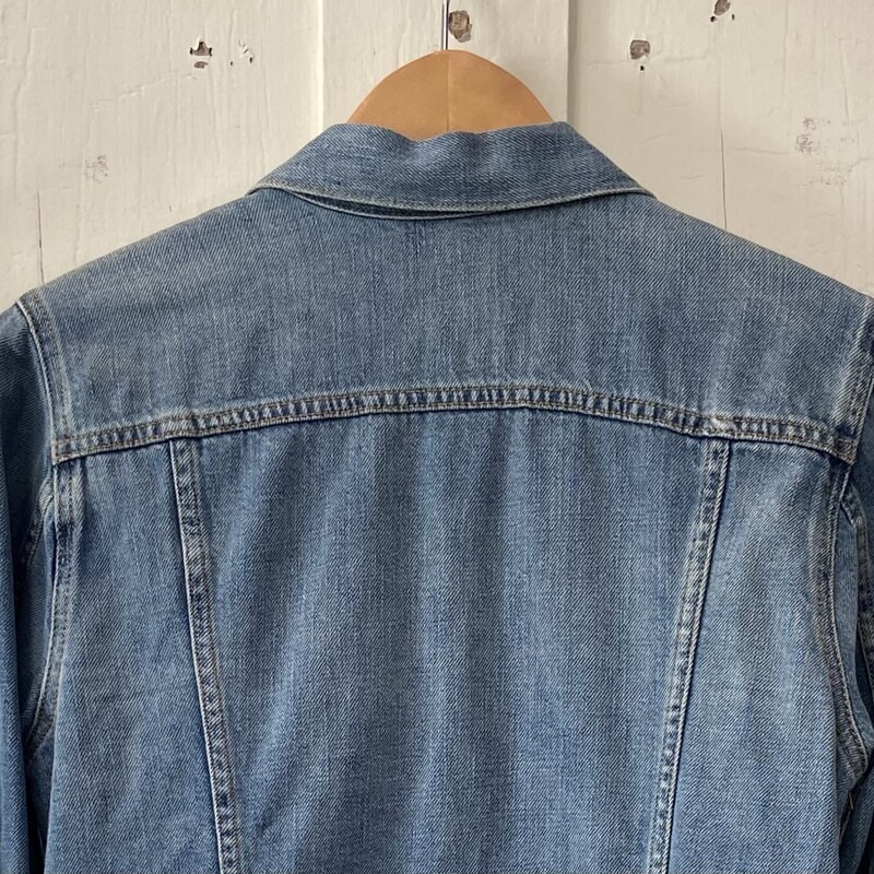 Denim Jacket<br />
Blue<br />
Size: L R $70
