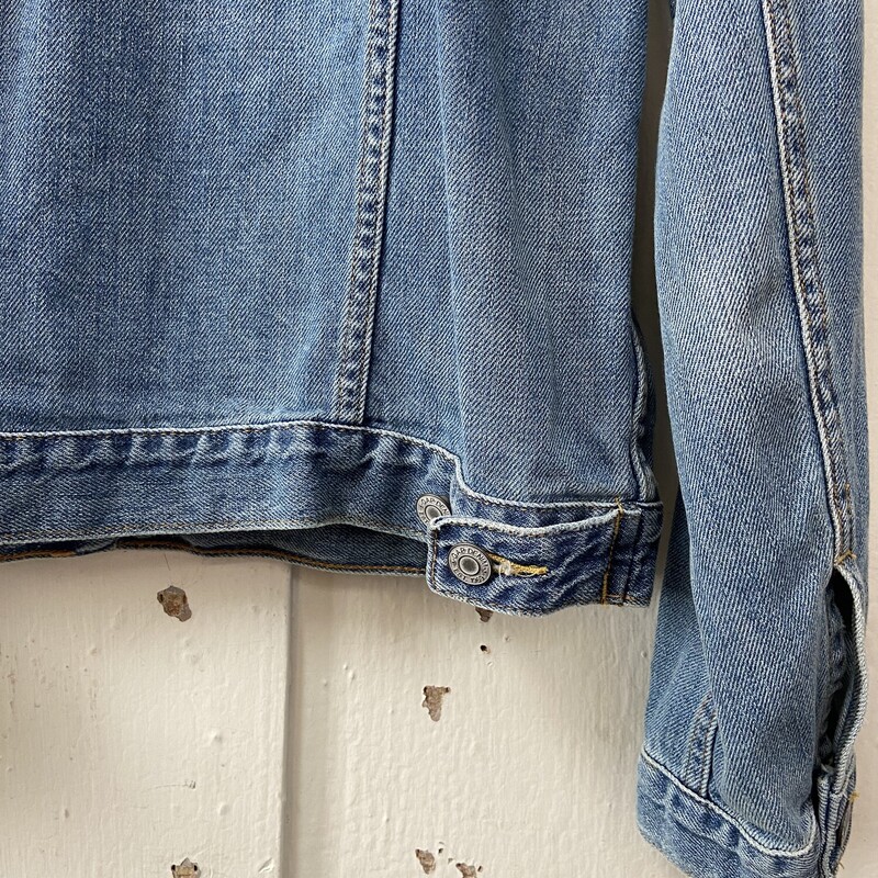 Denim Jacket<br />
Blue<br />
Size: L R $70