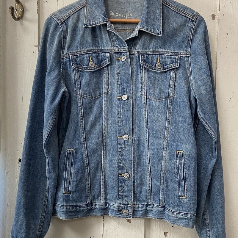 Denim Jacket<br />
Blue<br />
Size: L R $70