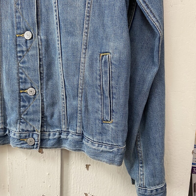 Denim Jacket<br />
Blue<br />
Size: L R $70