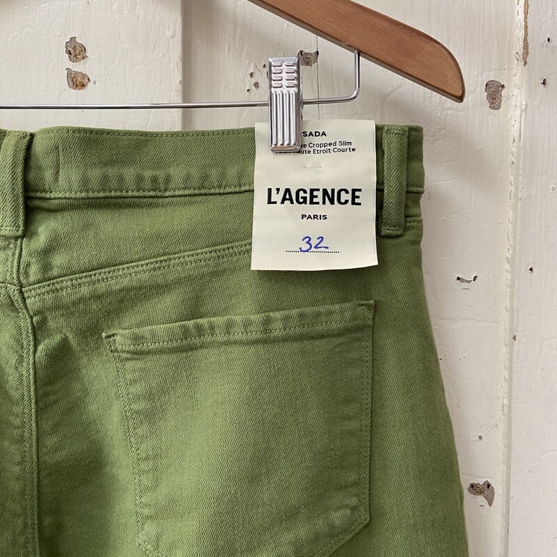 NWT Olive Raw Hem Pant<br />
Olive<br />
Size: 10 R$179