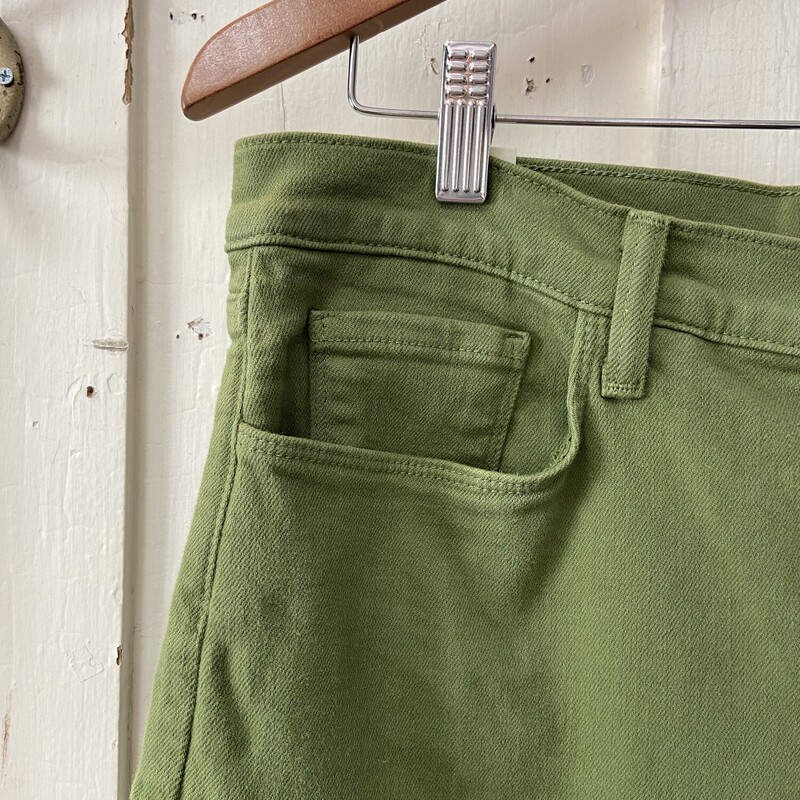 NWT Olive Raw Hem Pant<br />
Olive<br />
Size: 10 R$179