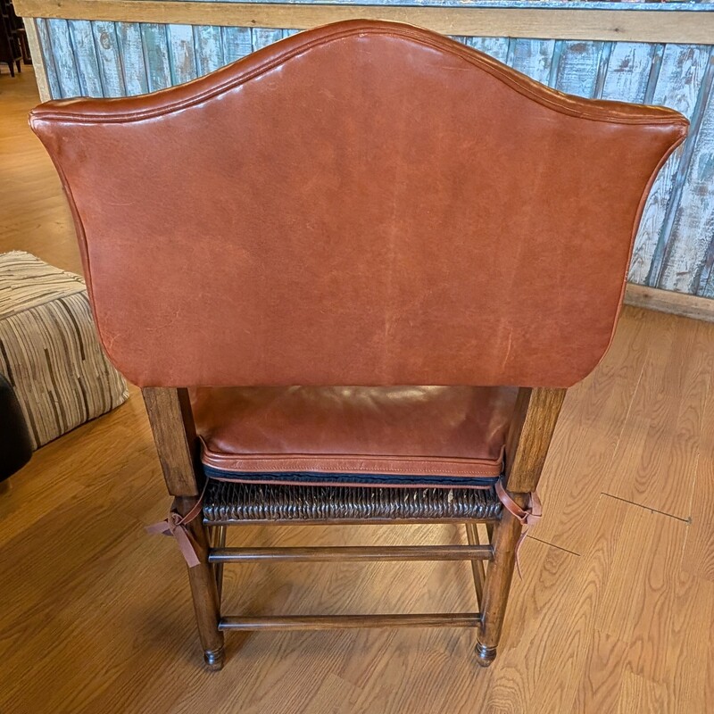 Wing Back Rush Seat Arm, Unique, Leather<br />
25 x 24 x 40h