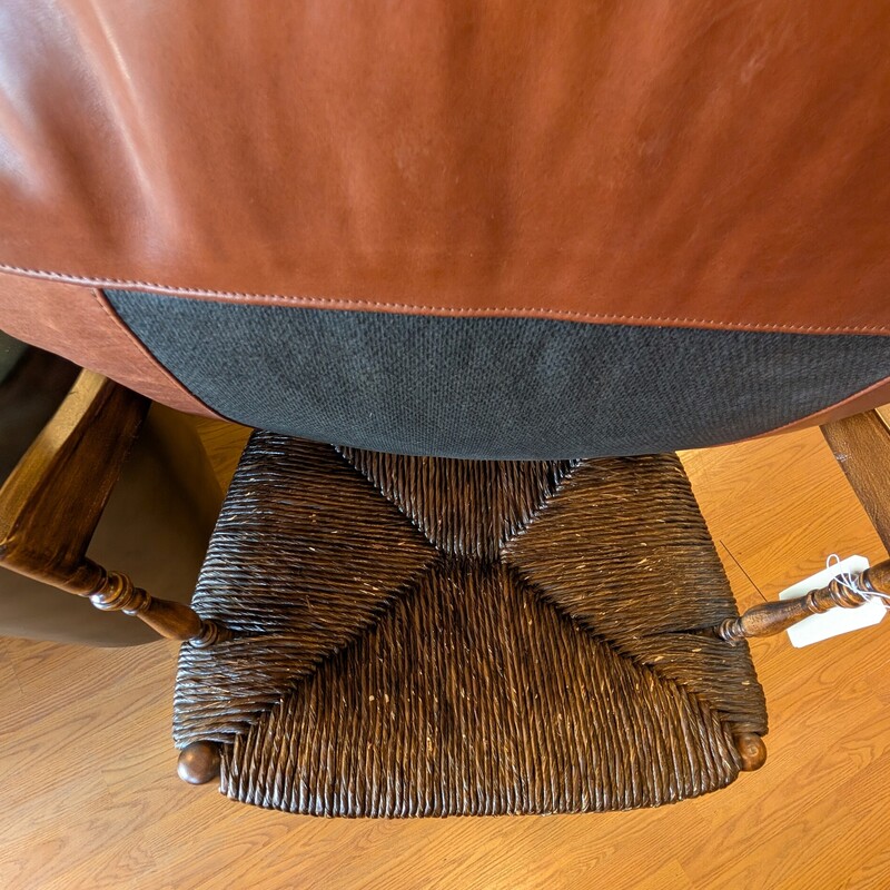 Wing Back Rush Seat Arm, Unique, Leather<br />
25 x 24 x 40h