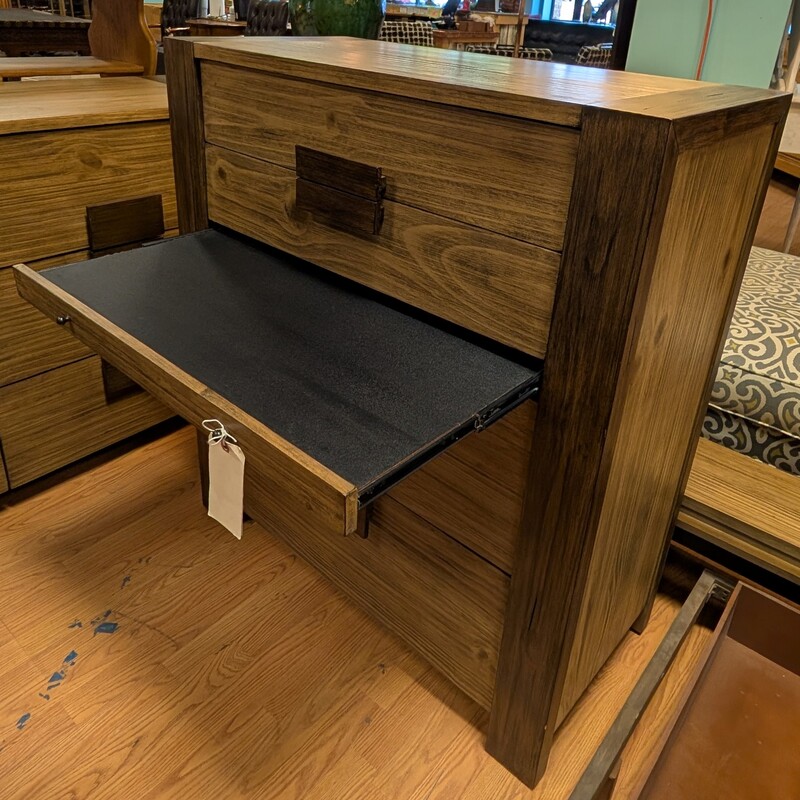 FoA Modern High Boy 4 Drawers<br />
38 x 18 x 43h