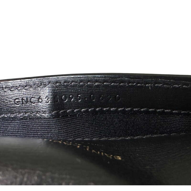 Saint Laurent Leather Phone Pouch Crossbody<br />
<br />
Serial Code:GNC635095.0620<br />
<br />
Dimensions:7 x 4.3 x 0.9 inches<br />
<br />
In very good condition. Some minor scratches on the hardware.<br />
<br />
Does not come with the original dust bag or box.