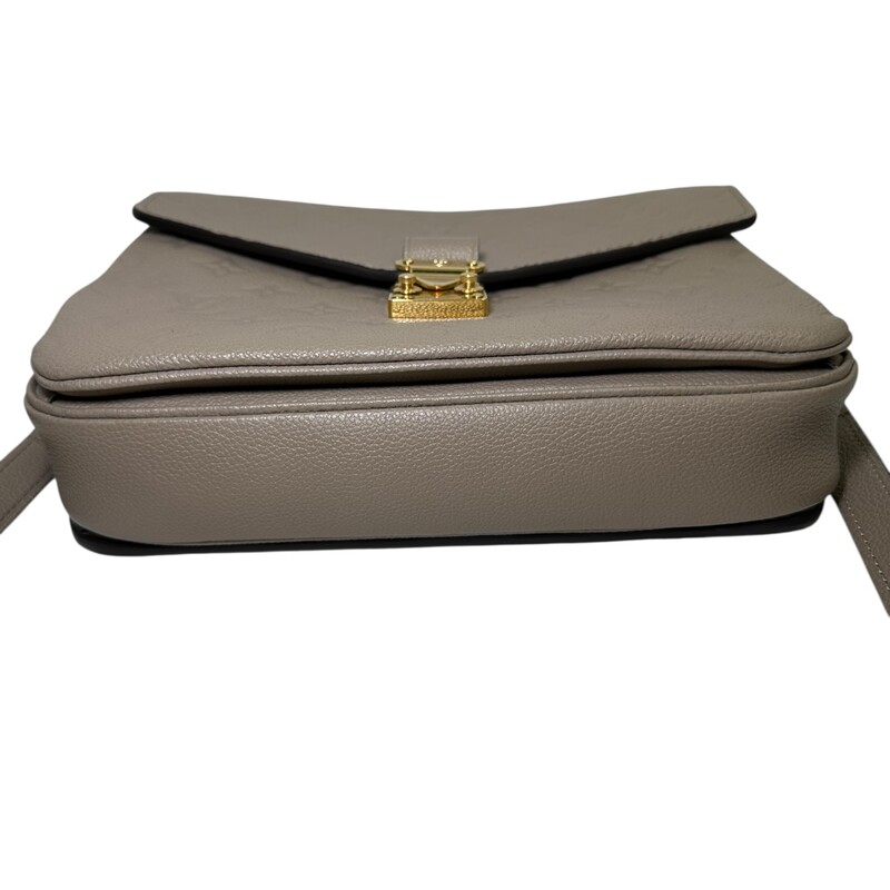 Louis Vuitton Metis Emperiente Turtledove<br />
<br />
Code: Chipped<br />
<br />
Dimensions:<br />
9.8 x 7.5 x 2.8 inches<br />
(Length x Height x Width)<br />
<br />
In very good condition. Light scratching to the hardware.<br />
<br />
Comes with the original dust bag. No box.