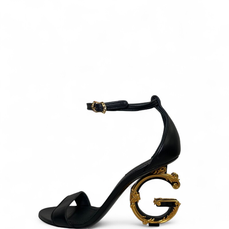 D&G Keira Baroque Black Heels

Size: 39.5

Code: CR0739

In very good condition. Mark on interior of heel leather. Light heel wear.

Does not come with the original dust bag or box,