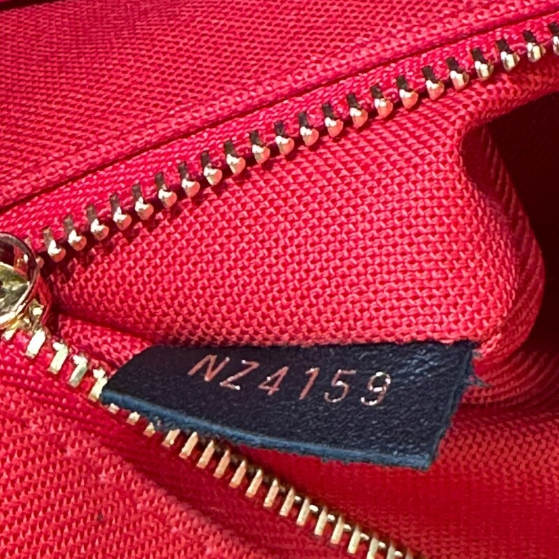 Louis Vuitton OnTheGo, Reverse GM<br />
<br />
Date Code: NZ4159<br />
<br />
Dimensions:<br />
Height: 12.75 in<br />
Width: 17 in<br />
Depth: 6.5 in<br />
<br />
In very good condition. Slight warping of the canvas.<br />
<br />
Does not come with the original dust bag or box.