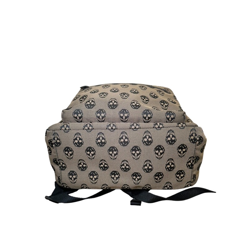 McQueen Skull Pattern Beige Backpack<br />
<br />
Dimensions:Height: 42cm Width: 26cm<br />
<br />
In very good condition.<br />
<br />
Does not come with the original dust bag or box.