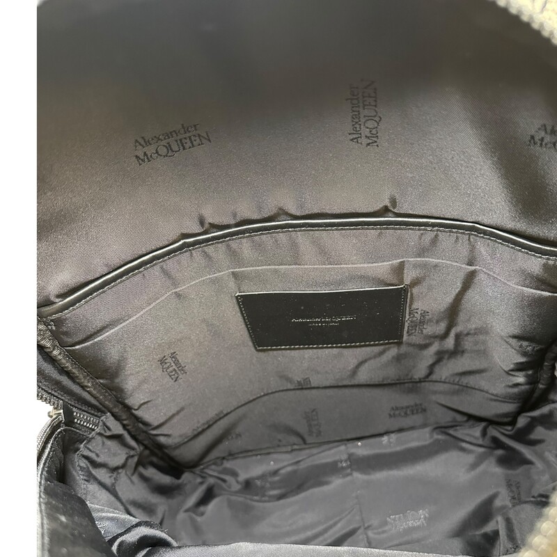 McQueen Skull Pattern Beige Backpack<br />
<br />
Dimensions:Height: 42cm Width: 26cm<br />
<br />
In very good condition.<br />
<br />
Does not come with the original dust bag or box.