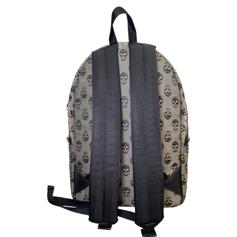 McQueen Skull Pattern Beige Backpack

Dimensions:Height: 42cm Width: 26cm

In very good condition.

Does not come with the original dust bag or box.