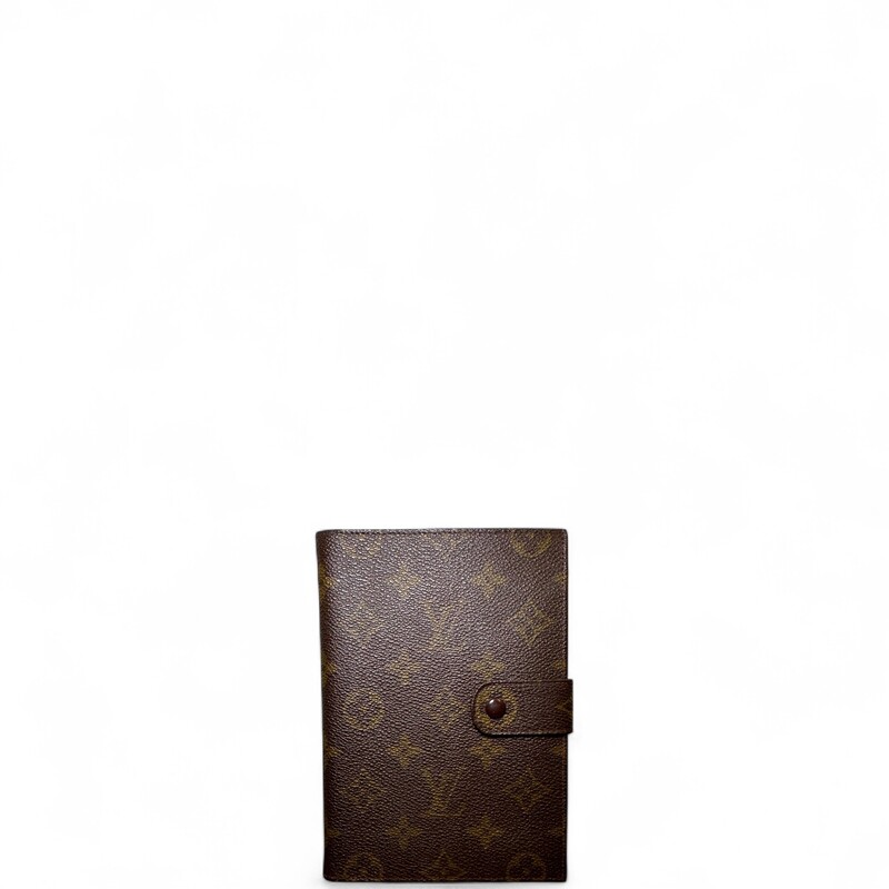 Louis Vuitton Vintage Passport Holder

Code: Vintage no code, entrupy provided

Dimensions:
4.5W x 6.5H

In very good condition.

Does not come with the original dust bag or box.