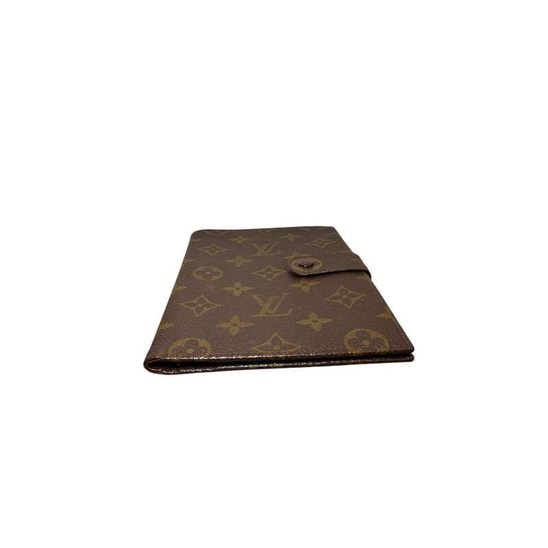 Louis Vuitton Vintage Passport Holder

Code: Vintage no code, entrupy provided

Dimensions:
4.5W x 6.5H

In very good condition.

Does not come with the original dust bag or box.
