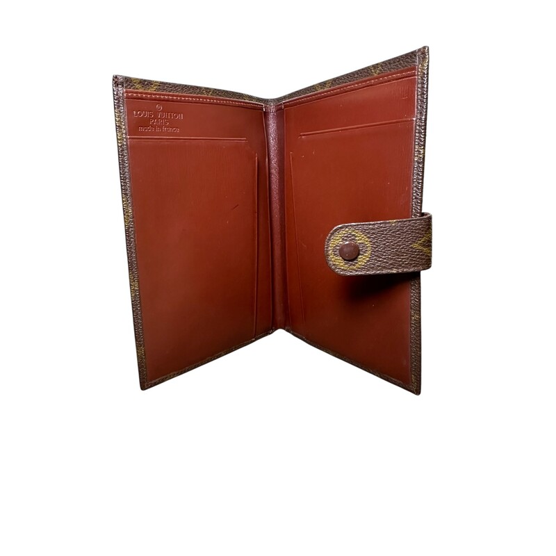Louis Vuitton Vintage Passport Holder<br />
<br />
Code: Vintage no code, entrupy provided<br />
<br />
Dimensions:<br />
4.5W x 6.5H<br />
<br />
In very good condition.<br />
<br />
Does not come with the original dust bag or box.