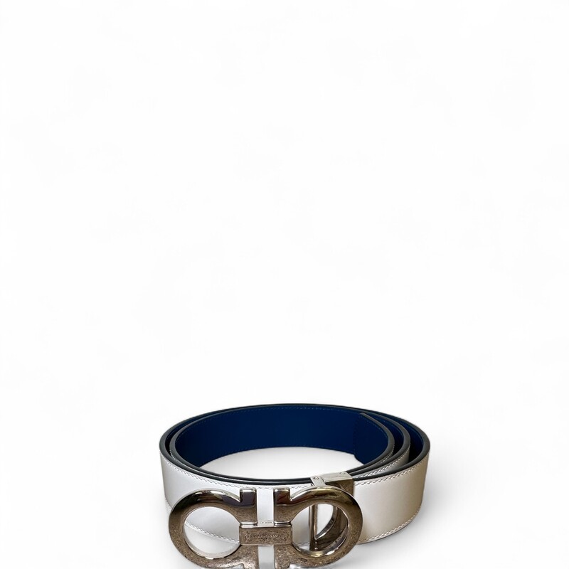 Ferragamo Reversible White Blue Silver

Measurements 100cm middle hole

In very good condition. Light wear to the hardware.

Does not come with the original dust bag or box.