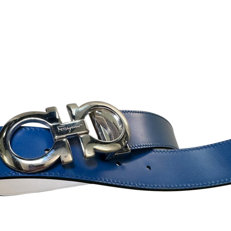 Ferragamo Reversible White Blue Silver

Measurements 100cm middle hole

In very good condition. Light wear to the hardware.

Does not come with the original dust bag or box.