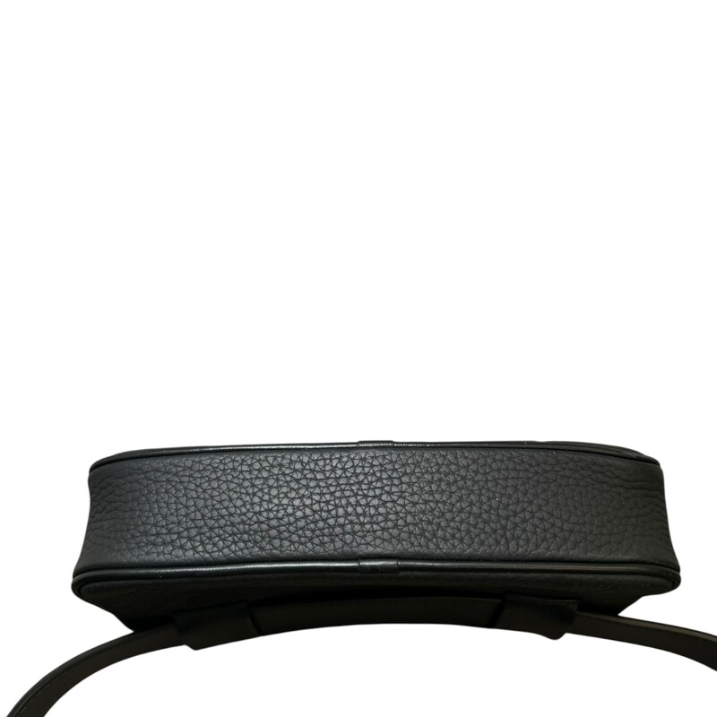 Louis Vuitton Taurillon Black Uniformes Monogram Belt Bag

Date Code:PT1252

Dimensions: 8L x 4H inches

In very good condition. Ligth scratching on the hardware.

Comes with the original dust bag. No box