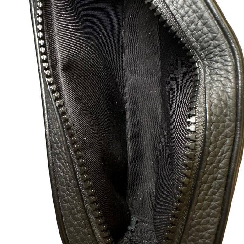 Louis Vuitton Taurillon Black Uniformes Monogram Belt Bag<br />
<br />
Date Code:PT1252<br />
<br />
Dimensions: 8L x 4H inches<br />
<br />
In very good condition. Ligth scratching on the hardware.<br />
<br />
Comes with the original dust bag. No box