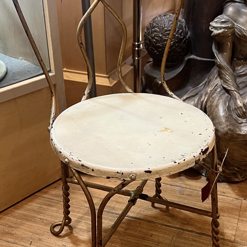 Chair/Plant Stand Vintage
Size: 9x21