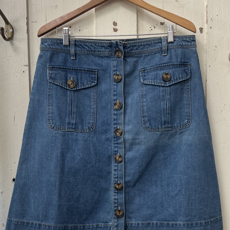 NEW Den Bttn Skirt
Blue
Size: L R $130