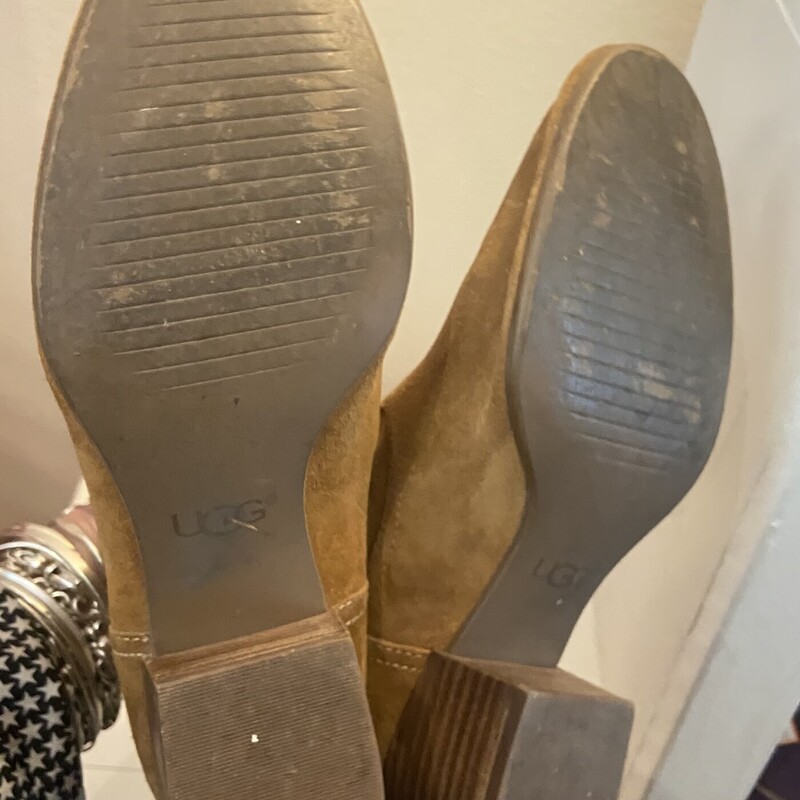 Camel Suede Ankle Boot<br />
Camel<br />
Size: 7 R $150