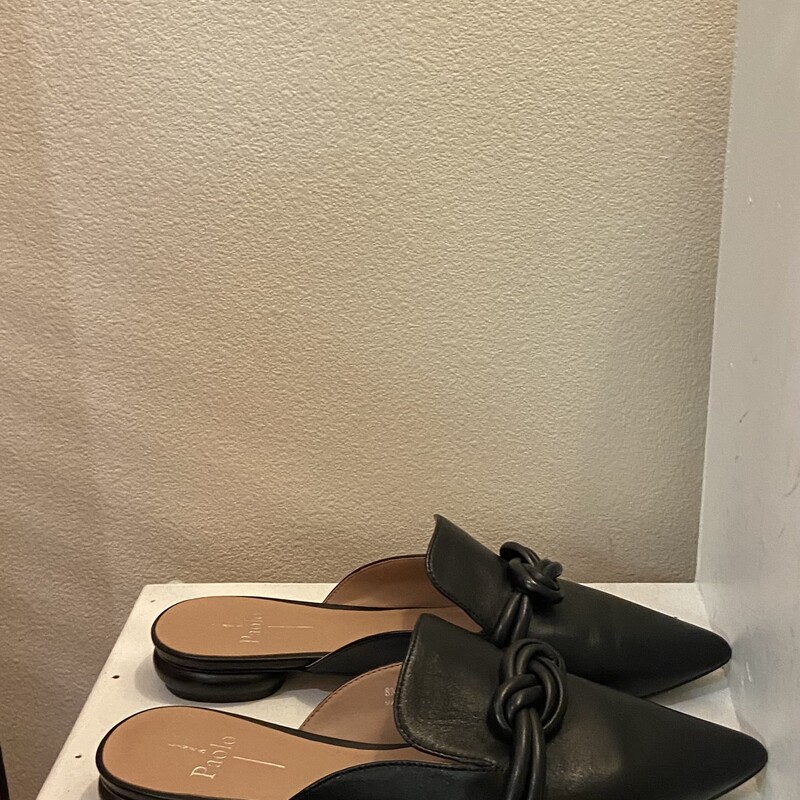Blk Lther Knot Mule<br />
Black<br />
Size: 8 R $120