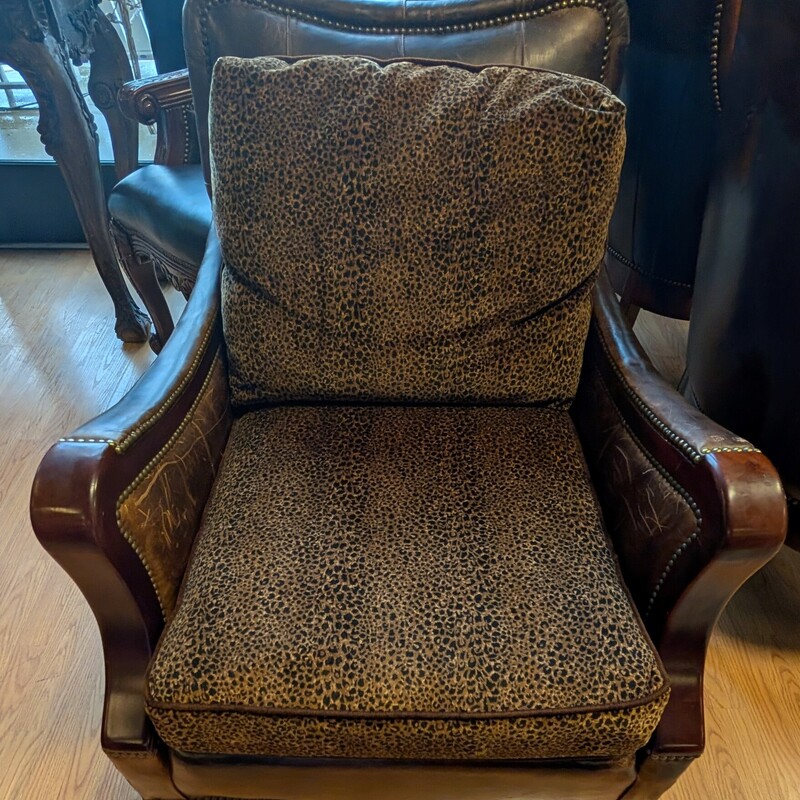 Vanguard Two Tone Leather, Leopard, Cushion
30 x 37 x 37h