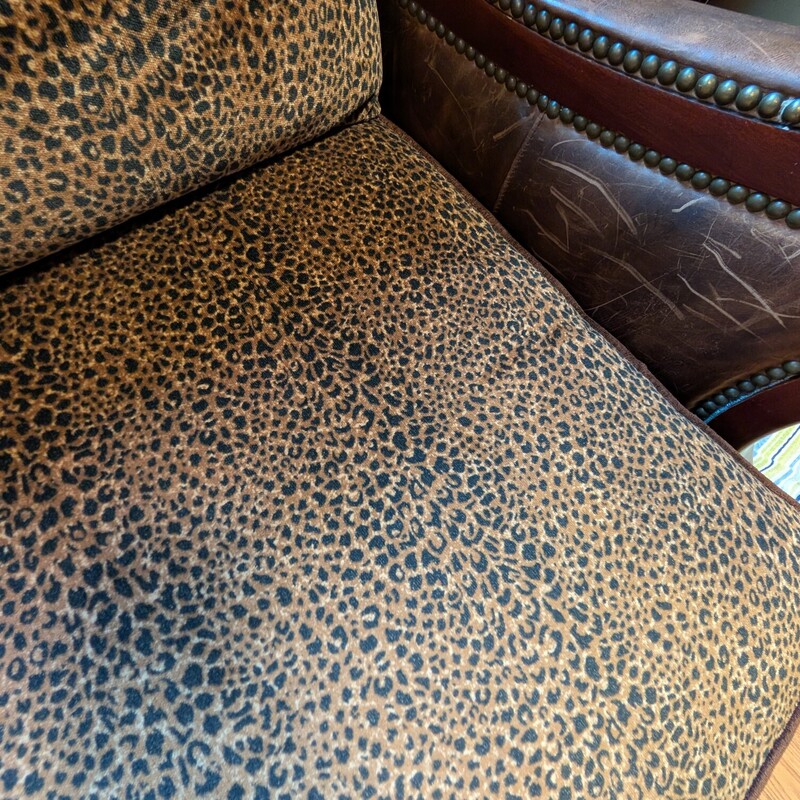 Vanguard Two Tone Leather, Leopard, Cushion
30 x 37 x 37h