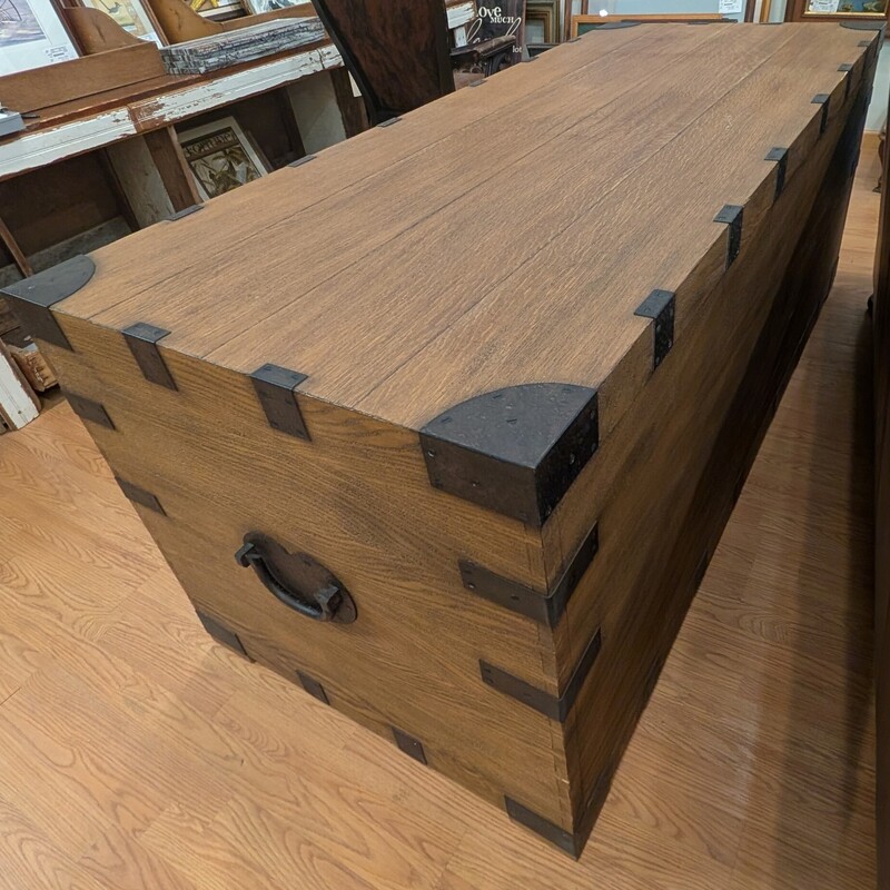 RH Heirloom Campaign, Medium Stain, 7 Drawer<br />
76 x 32 x 31h