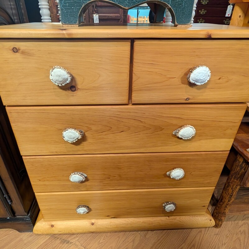 Rustic Log W/Antler Pulls, Light Stain, 5 Drawer
39 x 23 x 41h