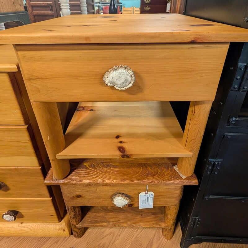 Rustic Log Side W/Antler, Light Stain, 1 Drawer
23 x 21 x 22.5h