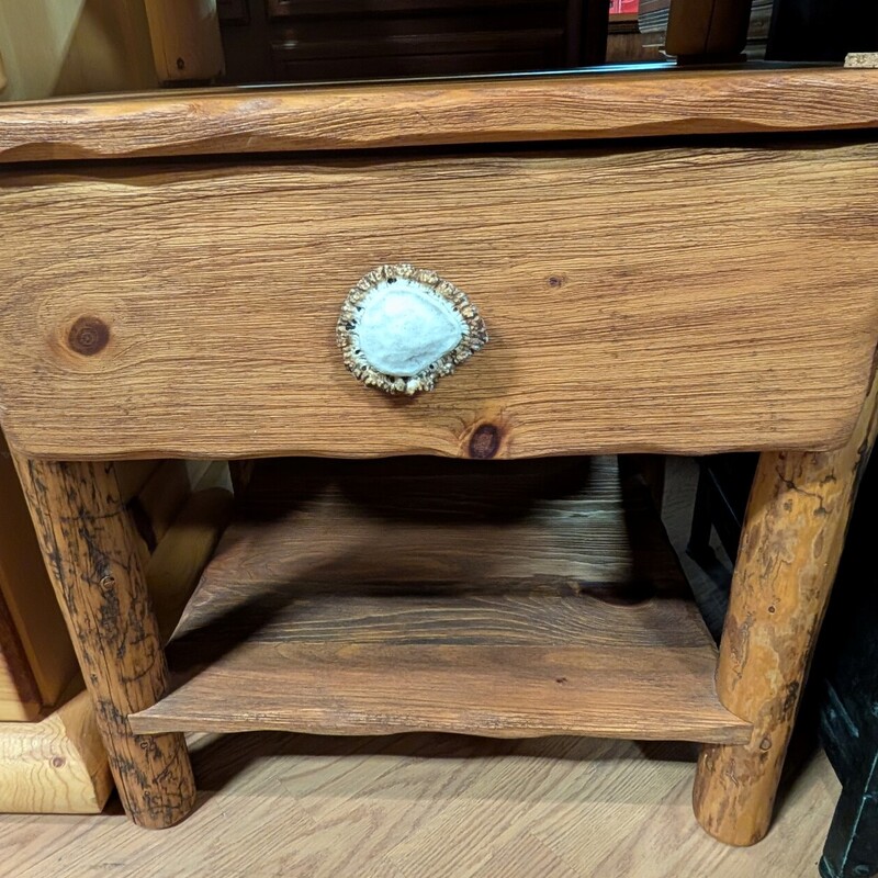 Rustic Log Side W/Antler, Medium Stain, 1 Drawer
23 x 21 x 22.5h