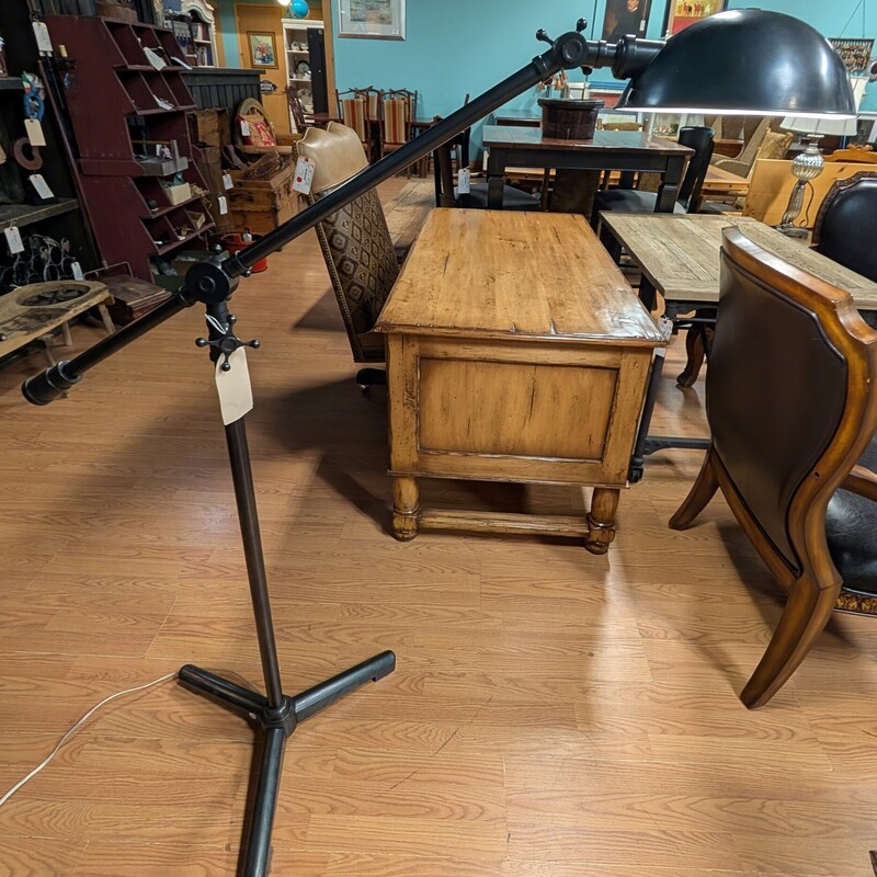 Thomas OBrien Floor Lamp, Tripod, Adjusts
48w ish x 60h ish