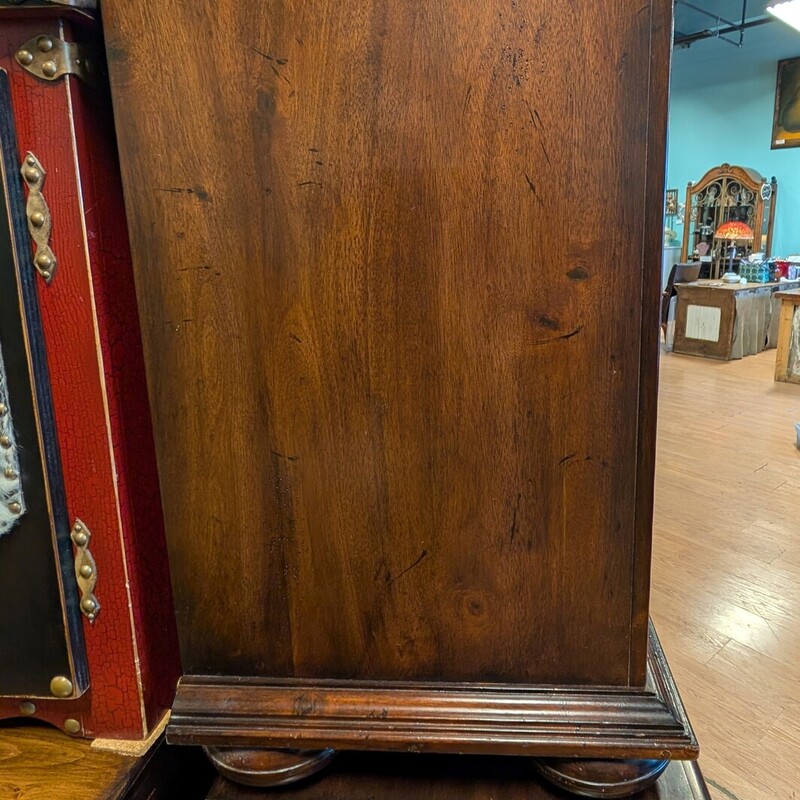 Woolrich 2 Door 2 Drwr, *PAIR*, Diamonds
42 x 19 x 33.5h