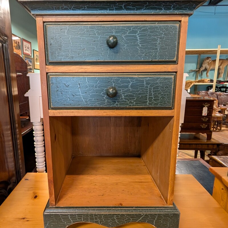 Crackle Painted Side Table, Green, 2 Drawer
20 x 17.5 x 30h