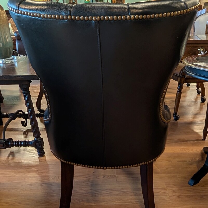 Sam Moore Vatican, Dark Blue, Studs<br />
24 x 24 x 37h