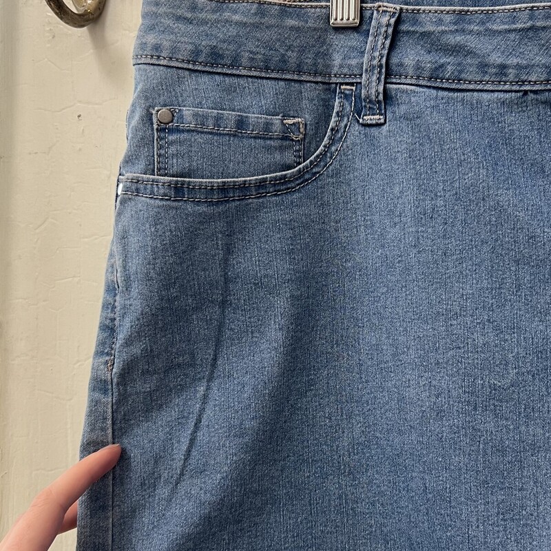 Denim Skort<br />
Blue<br />
Size: 22