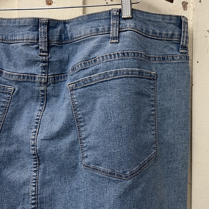 Denim Skort<br />
Blue<br />
Size: 22