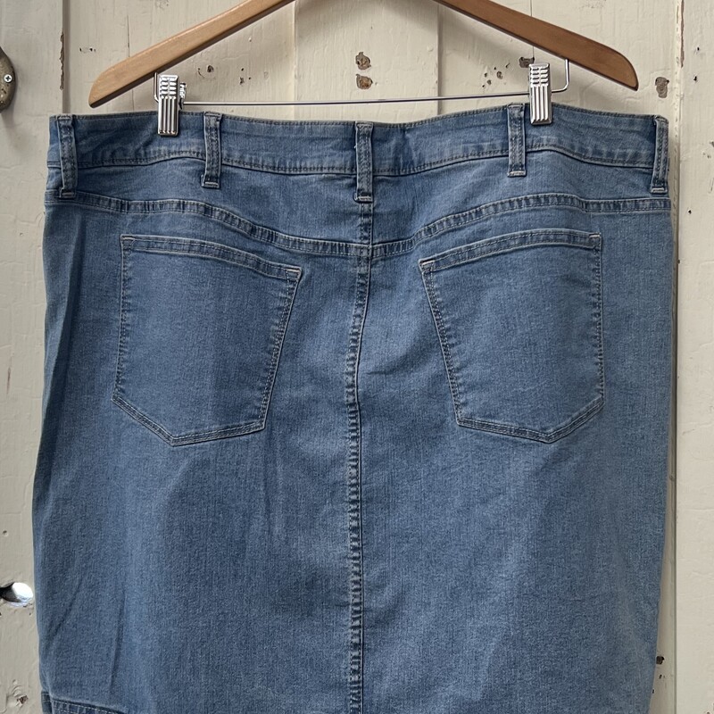 Denim Skort<br />
Blue<br />
Size: 22