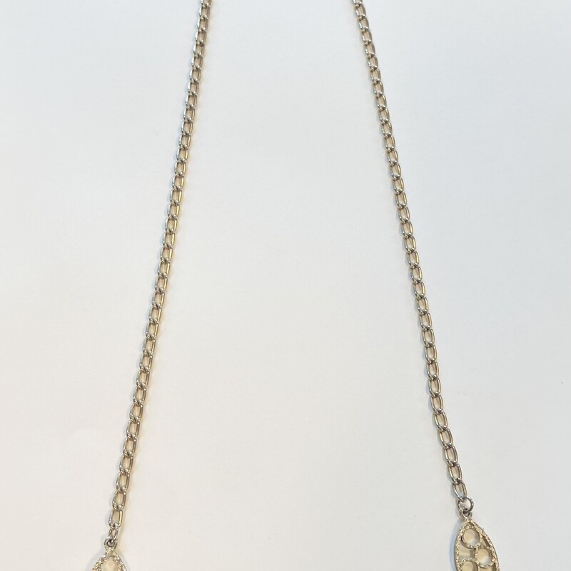 Gld Cutout Lng Necklace<br />
Gold<br />
Size: Necklace