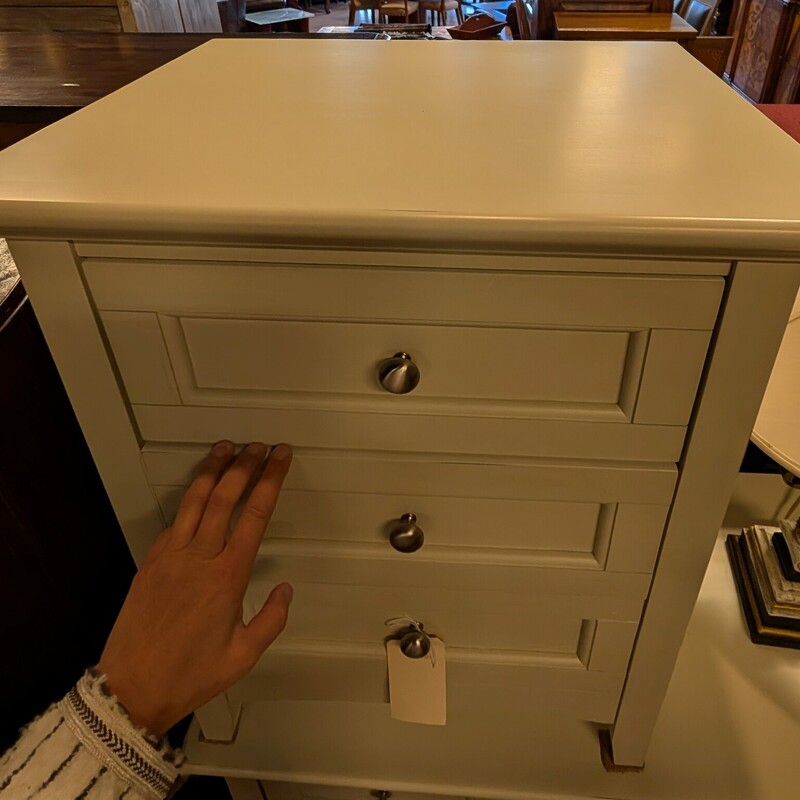 A-America Side Nightstand, White, 3Drawer<br />
23 x 18 x 29h