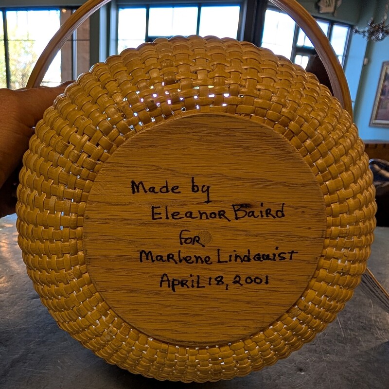 Nantucket Lightship Basket, Bone Knobs<br />
Made by Eleanor Baird<br />
9.5 Round<br />
5in height- 10in h with handle