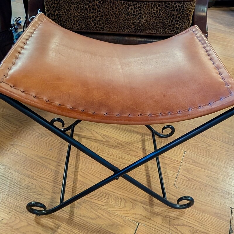 Lumisource Ali Backless Stool, Metal, Leather
20 x 18 x 18h