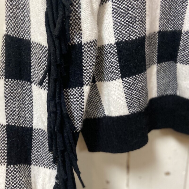 Bk/W Chck Wool Sweater<br />
Blk/W<br />
Size: XL R $155