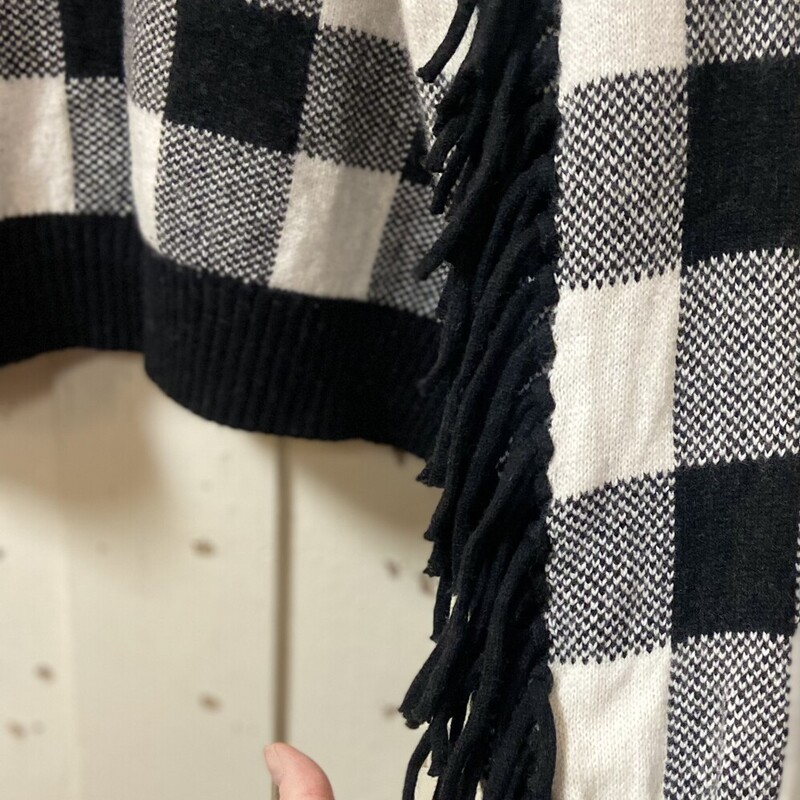 Bk/W Chck Wool Sweater<br />
Blk/W<br />
Size: XL R $155