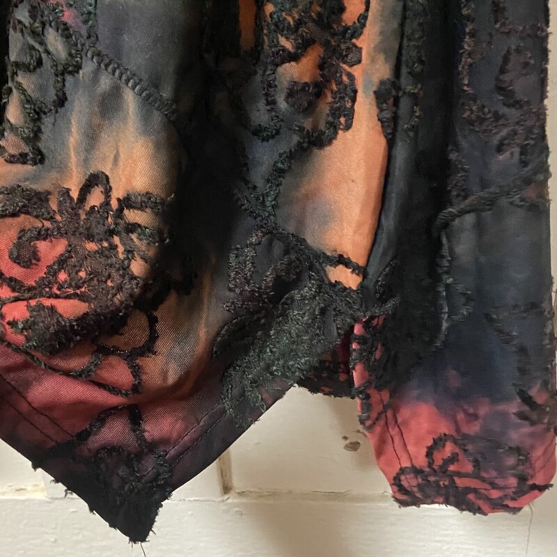 Blk/O/G Flrl Cowl Top<br />
Blk/O/G<br />
Size: 2X R$99